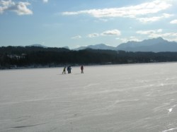 Ein besonderes Erlebnis: Eislaufen am Wörthersee