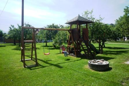 Spielspass beim Baumhaus