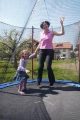 Mit dem Trampolin gehts in die Höhe
